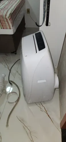 Ar condicionado  portátil  philco pra vender logo 1,200  ( tem conversa no valor )!