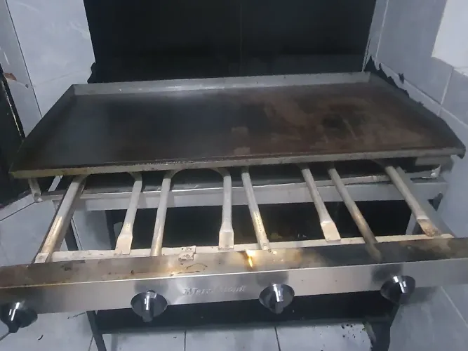 Chapa de hambúrguer funcionando perfeitamente acompanhar 2 espátula