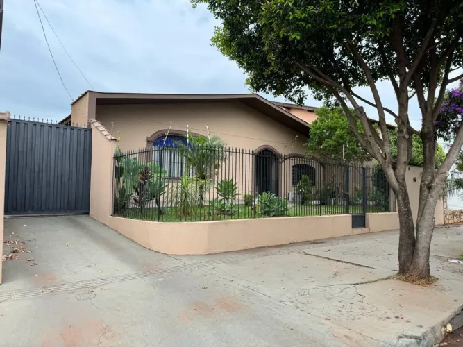 Casa para Locação em Londrina, Shangri-La, 3 dormitórios, 1 suíte, 4 banheiros, 7 vagas