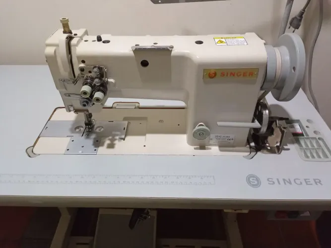 Pespontadeira Singer 251c