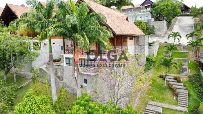 Casa com 6 quartos e com vista para as montanhas/ condomínio à venda, Gravatá/PE