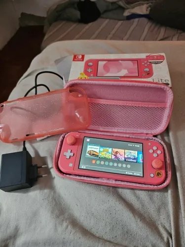 Nintendo Switch Lite versão animal crossing 