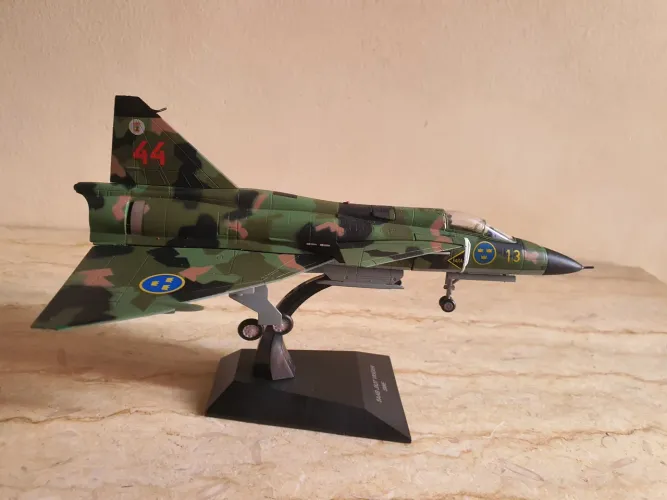 AVIÂO DE COMBATE  SAAB 37 VIGGEN