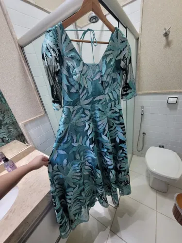 Vestido de Festa Azul Claro / Turquesa com Tule e Bordado de Folhas Premium