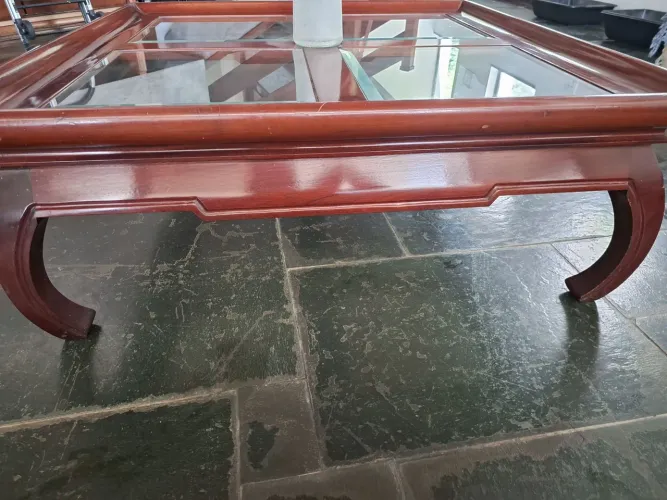 Mesa de centro madeira com vidro de acabamento ACEITO CARTÃO DE CRÉDITO 