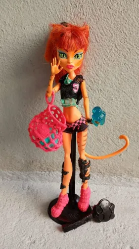 Boneca Toralei stripe monster high 