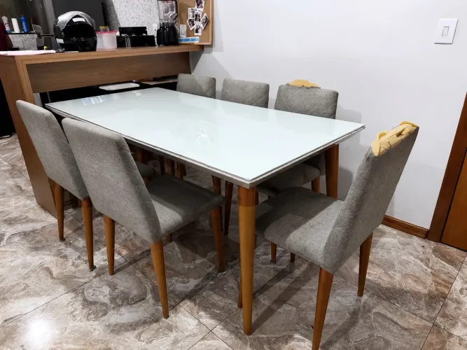 Mesa de 6 lugares + cadeiras de brinde