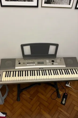 Teclado com teclas sensitivas yamaha