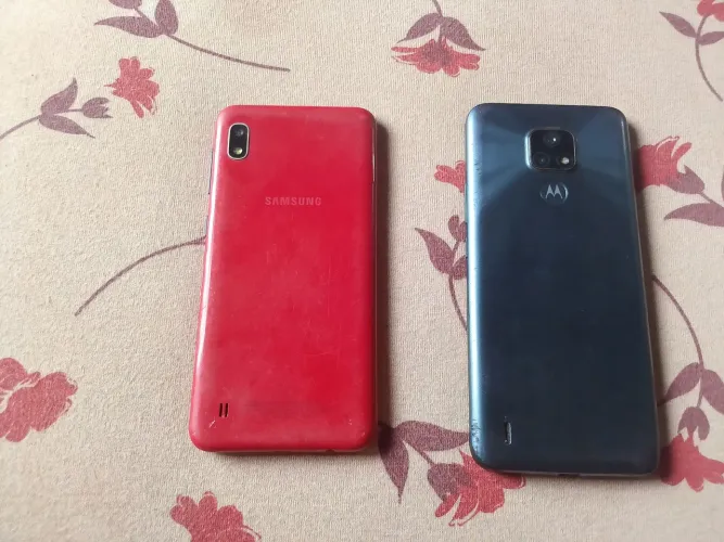 Vende-se 2 celulares para peça ou carcaça