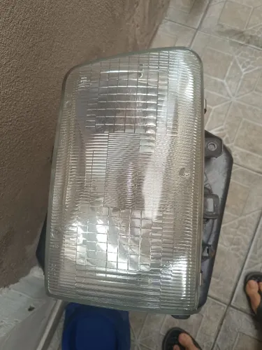 Farol Hilux SW4 95 Lado direito 