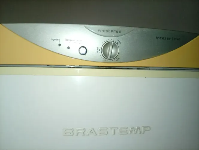 Vendo freezer Brastemp vertical 1100 reais