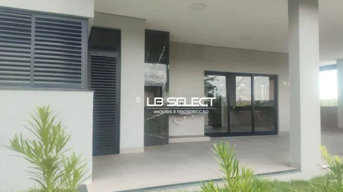 Casa no Condomínio Terras Alpha com dois duas suítes, terceiro quarto opcional e ampla var