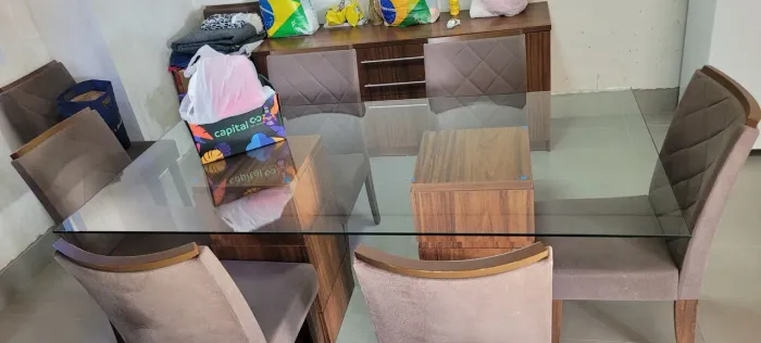 Vendo mesa de vidro com 8 cadeiras