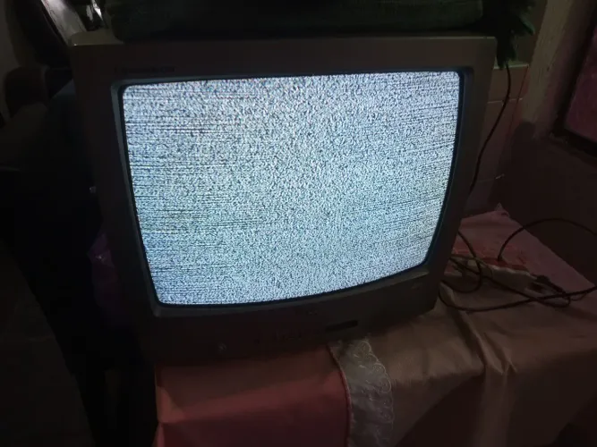 Tv LG de 20 polegadas semi Novas aceita cartão
