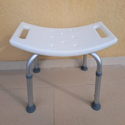 Banqueta para Banho D1 Dellamed - Ajuste de Altura - Até 135 kg