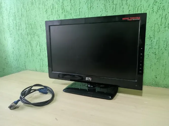 Monitor LED Semp Toshiba 18,5 Polegadas. Funcionando perfeitamente. Possui manchas na tela