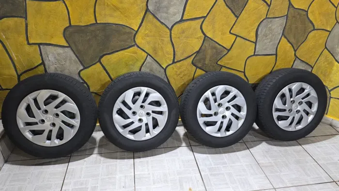 Aro 14 de ferro com pneus Pirelli, para Hyundai Hb20