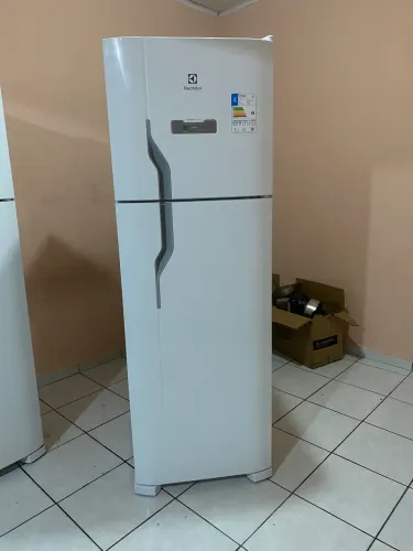 VENDE-SE GELADEIRA ELECTROLUX DFN41 Frost Free Duplex Branca - 371 litros