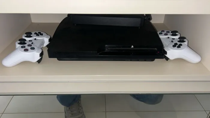 Ps3 desbloqueado com 2 controles novos