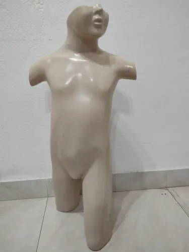 Manequim infantil masculino 