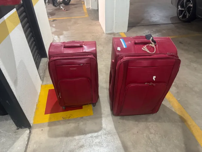 Vende conjunto de 2 malas de couro 