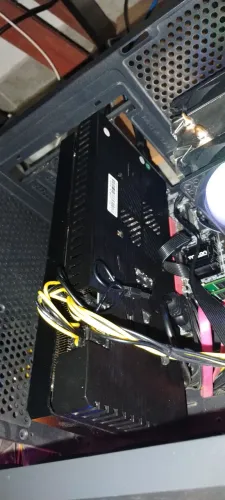 Vendo Placa de vídeo,RX 5700 8GB Soyo ,com defeito ,não dá vídeo ,vendo para concerto