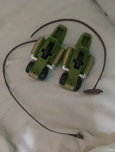 Dois carrinhos comando em ação