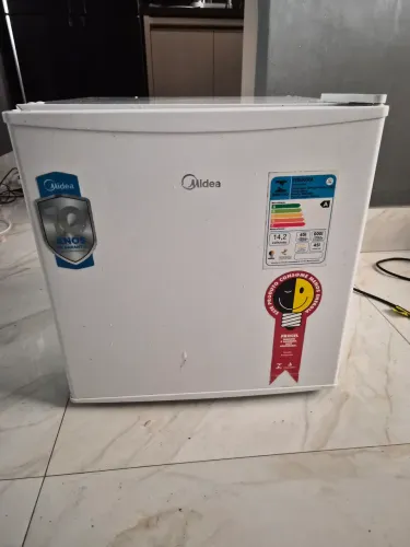 Frigobar Midea de 45 litros