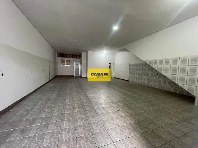 Salão Comercial para Locação com 133m², 3 Banheiros e Copa