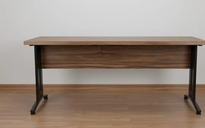 Mesa para Escritório/Home Office - Estrutura Metálica - Excelente Estado