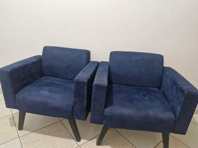Par de Poltronas Decorativas Suede Azul Marinho - Pés Palito