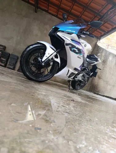 Vendo r3 2025 modelo 2026