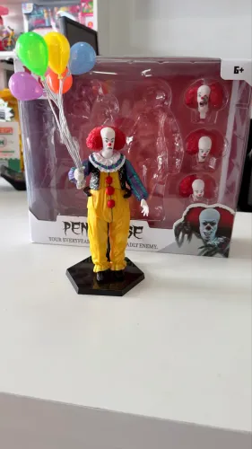 Boneco Colecionável Pennywise - IT A Coisa 17 cm