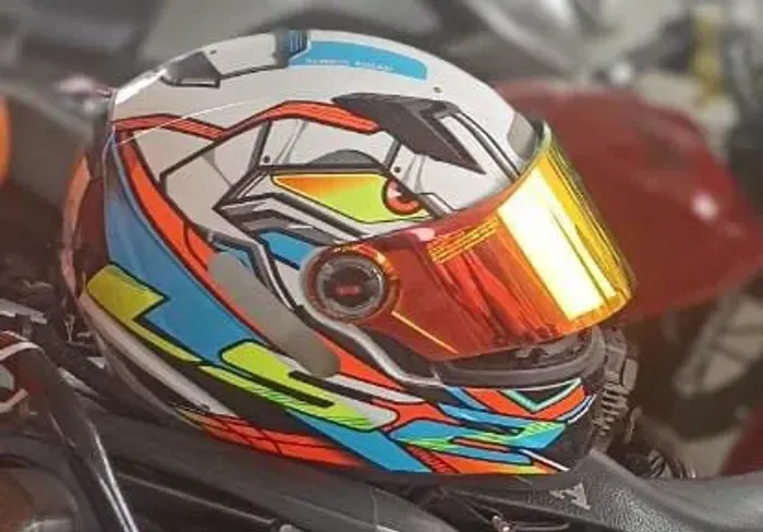 CAPACETE LS2 XDRON TAMANHO 62 PORÉM MUITO APERTADO USADO PUCAS VEZES