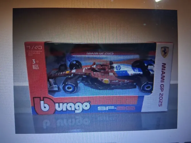 6 Miniaturas Bburago F1 1/43 + 1 Miniatura Maisto Moto 1/18