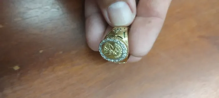 Lindo anel de ouro 18k 750, tamanho do aro 23 vendo ou troco valor negociável 6.500