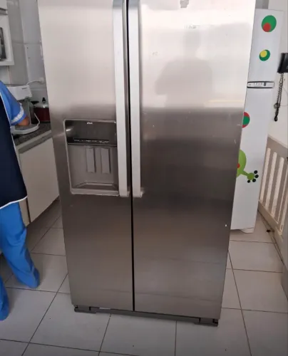 Geladeira inox 2 portas Faz gelo na porta Brastemp Active