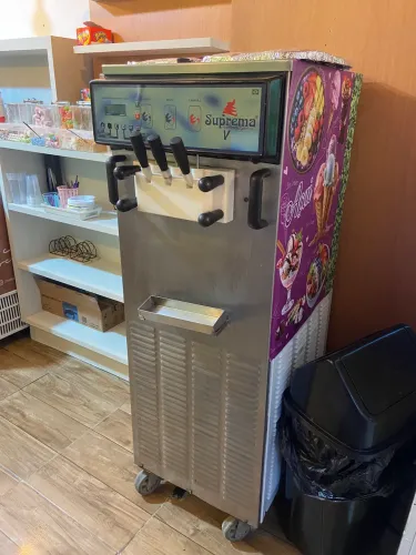 Sorveteira e açaí