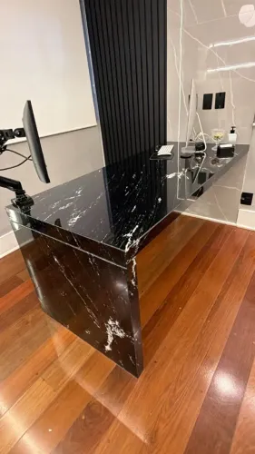 Mesa em Pedra Granito Via Láctea para apoio em parede