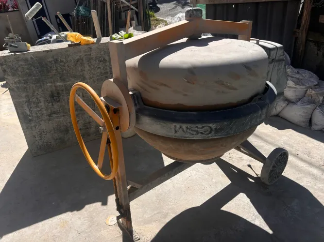 Betoneira CSM 400 Kg - muito nova, 1 ano apenas