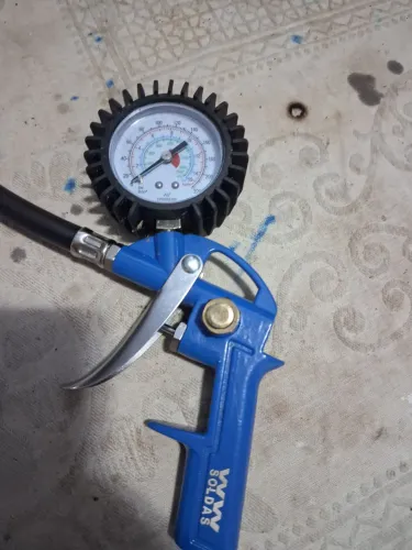 Pistola de ar comprimido com manômetro