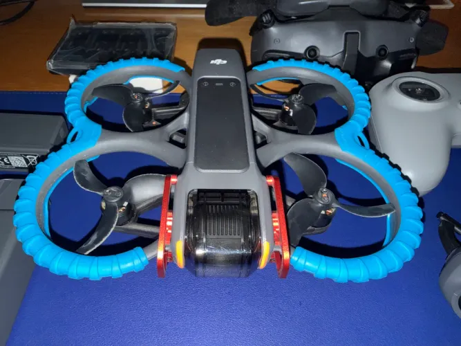 DJI AVATA 2 - FLY MORE COMBO + CONTROLE RC3 + BATERIA EXTRA