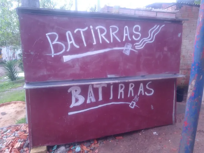 Trailer 2m50cm x1m20cm .700 reais pra retirar do local