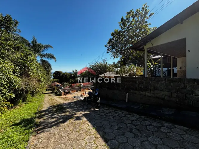 Casa em Estrada Haroldo Soares Glavan - Cacupé - Florianópolis/SC