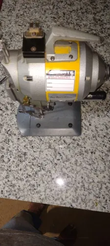 Máquina de cortar tecido