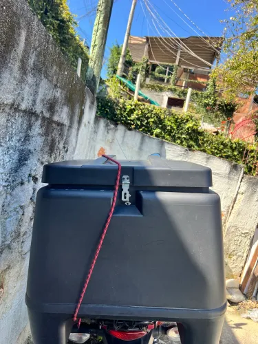VENDO BAÚ 130 LITROS POUCAS VEZES USADO!