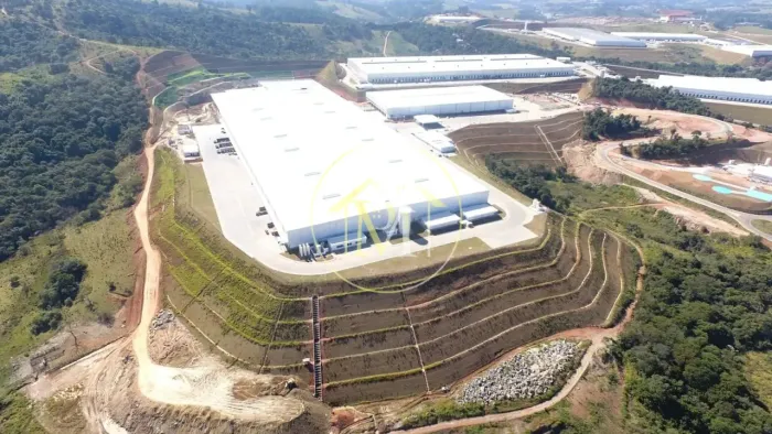 Galpão Comercial de 6.629m2 em Extrema/ MG para Locação.