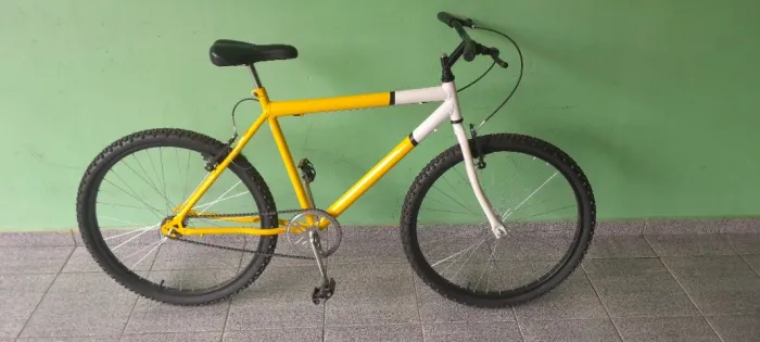 Bicicleta Aro 26 Ultra Bikes Bicolor Sem Marcha Cor Amarelo + Brinde