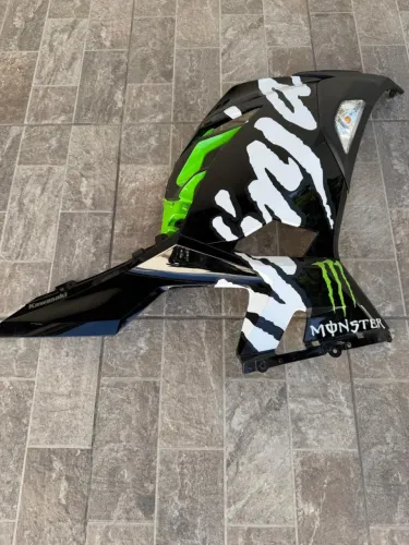 Carenagem Lateral Direita Completa Kawasaki (Monster Energy) com Pisca - 4 Peç