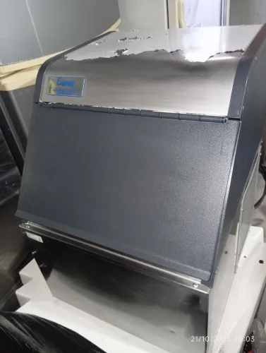 MAQUINA DE GELO EVERETE 50Kg SEME NOVA NO PLASTICO